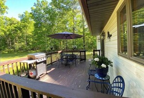 Outdoor dining - Catskill Mt House Ski Paradise (Round Top)