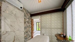 Unclassified image, 5 of 20, button - Paradise Hot Springs Thermal Resort (La Fortuna)