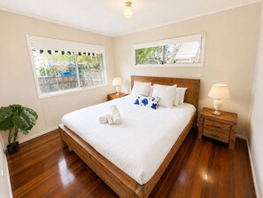Room - Southport 3BR Family Home | Free Parking & Great Location (Southport)