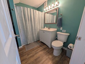 Shower, toilet paper - Unwind in Lakefront Comfort — Deck, Boat Dock, Kayaks, Home Theater, Arcade (Creal Springs)