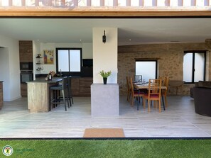 Outdoor dining - Vrbo Property (SAINT SELVE)