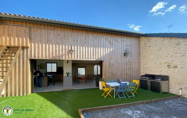 Outdoor dining - Vrbo Property (SAINT SELVE)