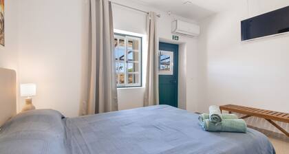 Apartment 'Quarto 7' with Wi-Fi and Air Conditioning