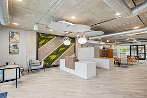Lobby - Family-Friendly Room in Austin Downtown | Onsite Pool & Parking (Austin)
