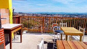 Outdoor dining - Vrbo Property (cunha)