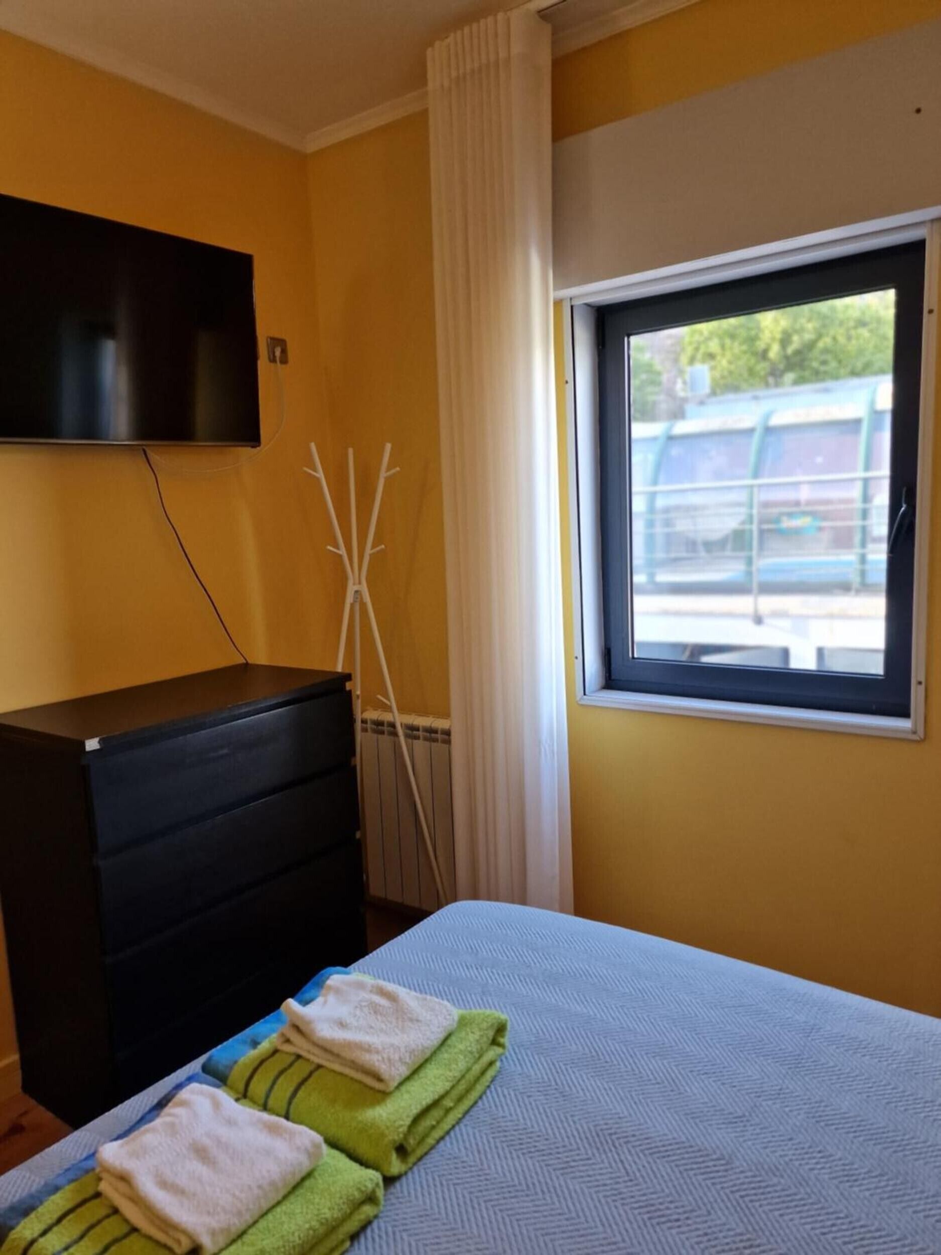 Iron/ironing board, WiFi, bed sheets
