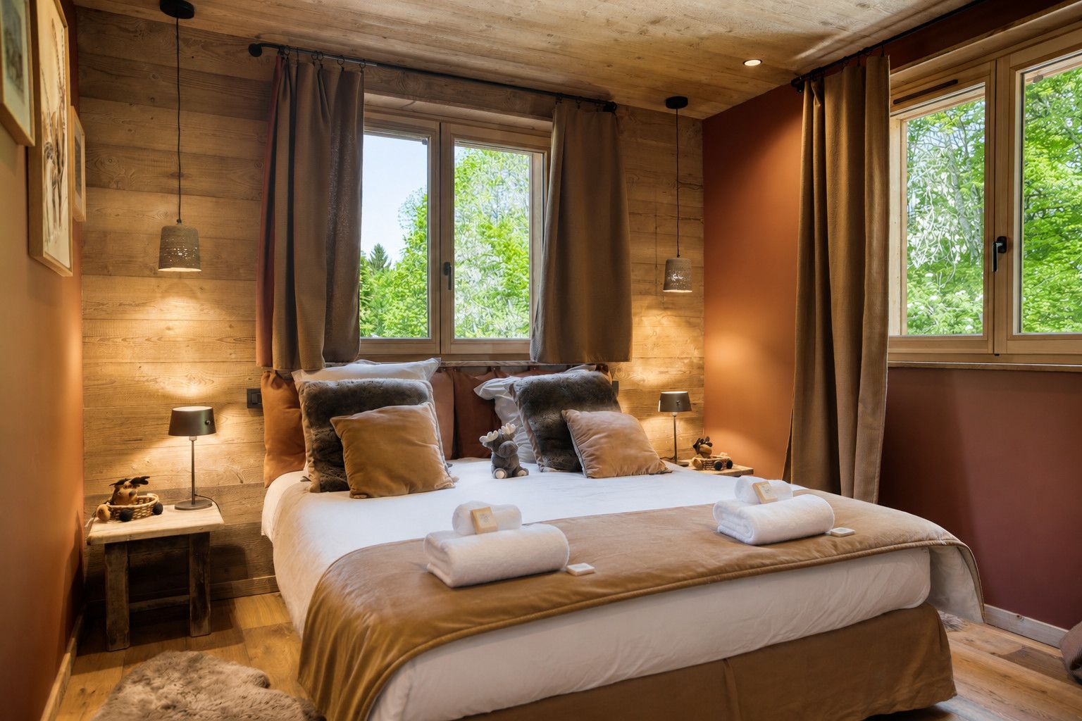 6 bedrooms, iron/ironing board, WiFi, bed sheets