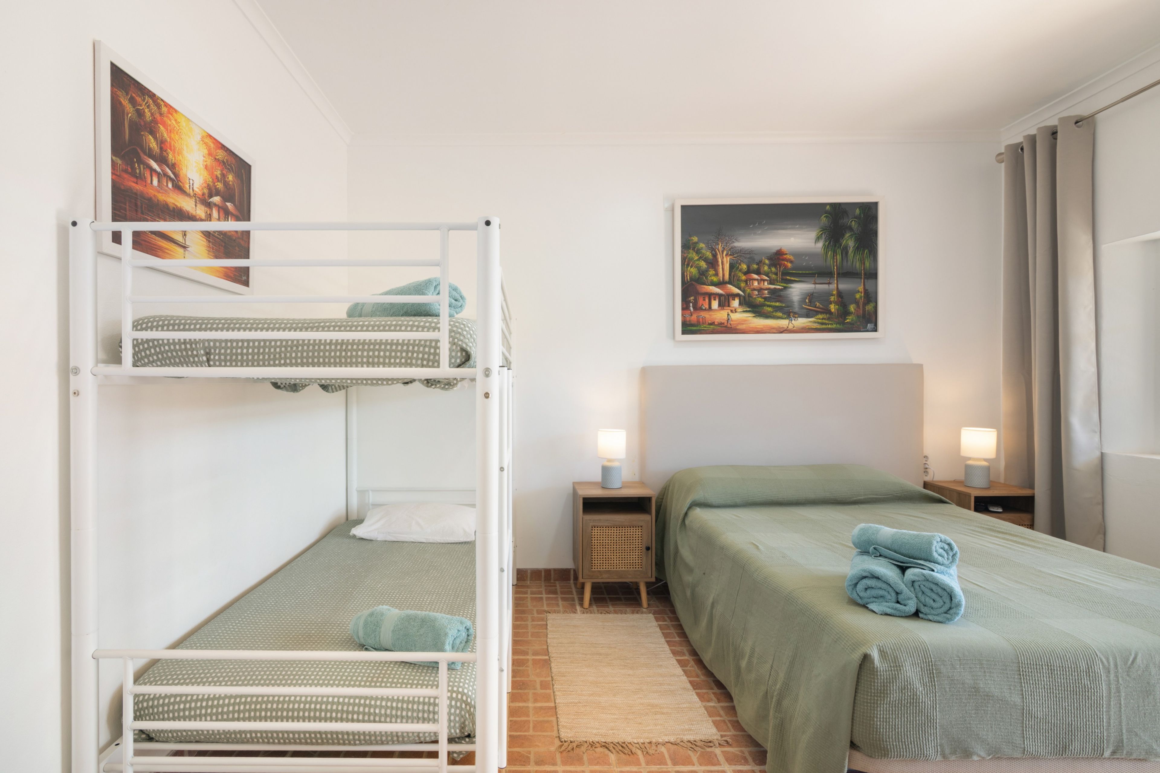 WiFi, bed sheets