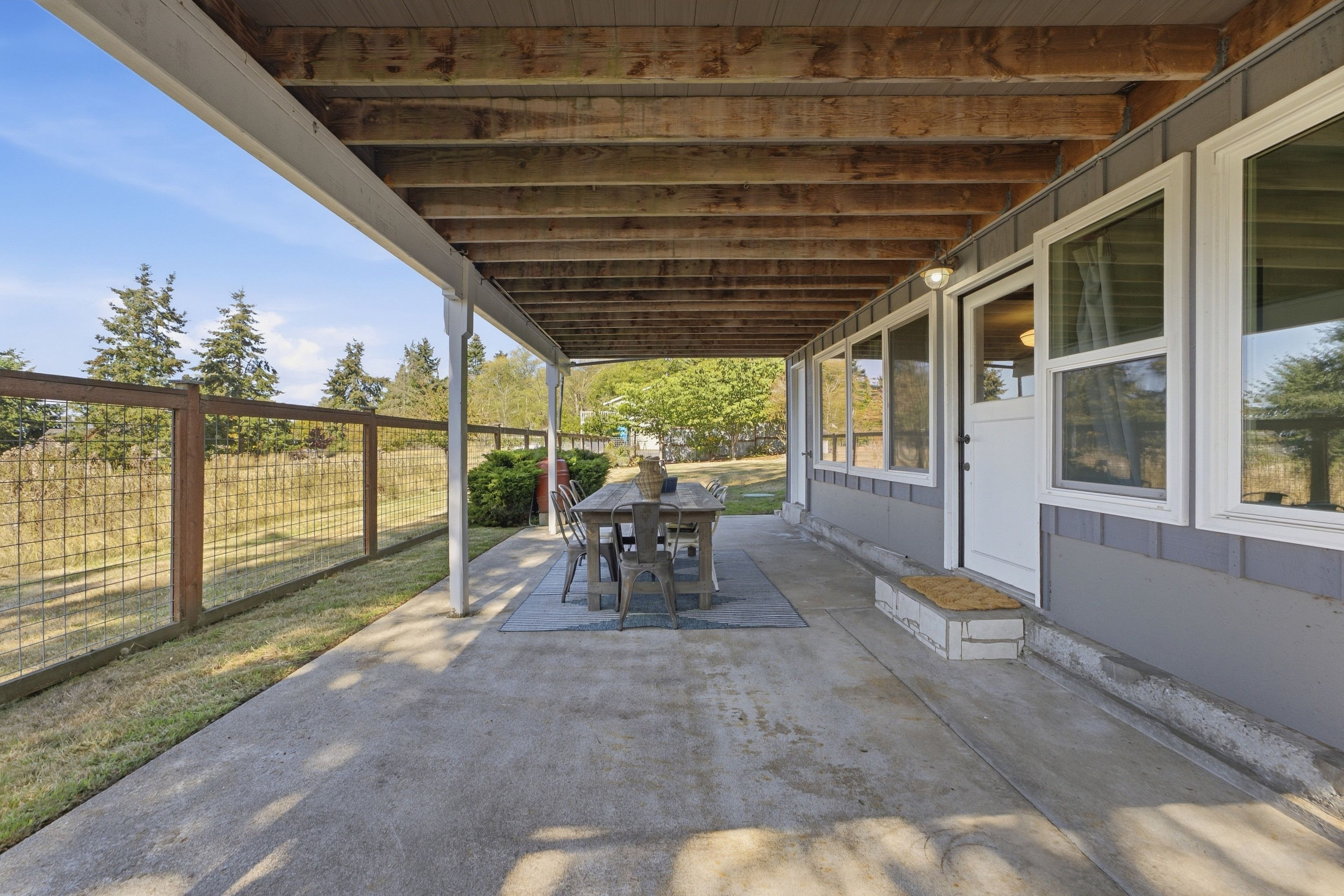 Outdoor dining