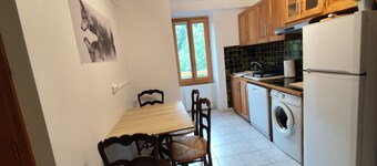 Gîtes Noryema: Bright and Functional 27m² T2, Garden by the River, Calm Setting