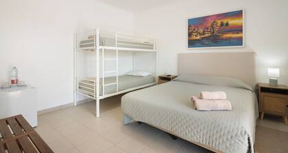 Apartment 'Quarto 5' with Wi-Fi and Air Conditioning