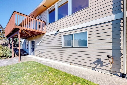 Family Friendly Coupeville Holiday Home with Ocean Views Private In Law Suite and Garden Oasis
