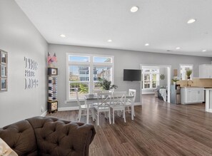 Great Room  - Tranquil 3-bedroom lakehouse with AC in charming Syracuse (Syracuse)