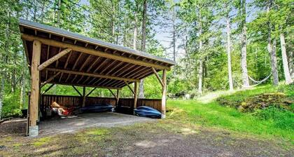 Dreamy Retreat in the Woods with Firepit, Fireplace, Free and Large Deck