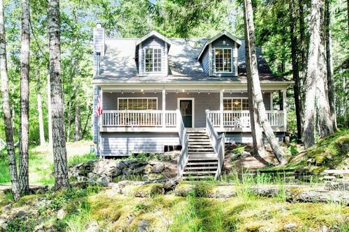 Dreamy Retreat in the Woods with Firepit, Fireplace, Free and Large Deck