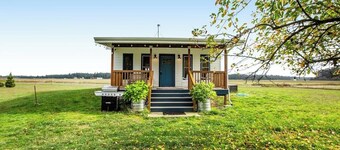 Scenic Mountain View Retreat with Fireplace and Pet Friendly Garden in Coupeville