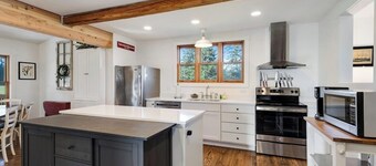 Scenic Mountain View Retreat with Fireplace and Pet Friendly Garden in Coupeville