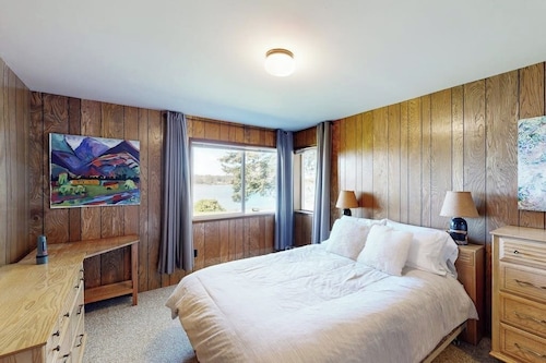 Historic Bayfront Home with Amazing Views, Fireplaces, & Large yard, Dog Friendly!
