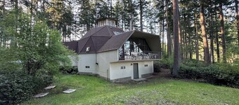 Island Getaway with Water View and Modern Amenities in Greenbank