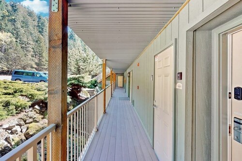 Peaceful Condo with Stunning Ocean and Mountain Views near Moran State Park