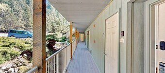 Peaceful Condo with Stunning Ocean and Mountain Views near Moran State Park