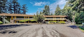Peaceful Condo with Stunning Ocean and Mountain Views near Moran State Park