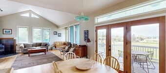 Spacious, Modern House with Stunning Bay Views - Lopez Village and Marina