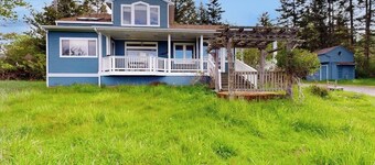 Spacious, Modern House with Stunning Bay Views - Lopez Village and Marina