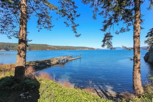 3 BR Pet Friendly Waterfront Home on Lopez Island