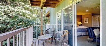 Stunning Ocean and Mountain View Studio with Private Balcony near Moran State Park