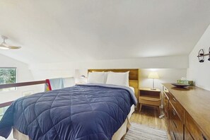 A bedroom with a bed, bedside tables, a nightstand, a lamp, and a window. - Cozy Island Retreat near Beaches, Trails, and Langley! (Langley)