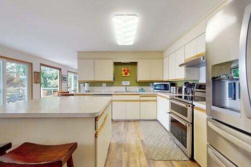Eastside Beachside Greenbank Getaway