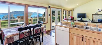 Beachfront Cottage on Buoy Bay with Beach Access and Boat Moor