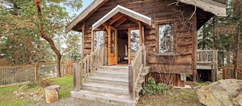 Secluded and Stylish Cabin in Eastsound Near Beach and Town
