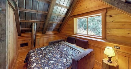 Cozy 2 Bedroom Woodland Cottage with Fire Pit and Beach Access near Clinton