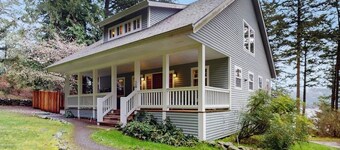 Renovated 3 Bedroom Eastsound Home with Hot Tub Fire Pit and Stunning Sound Views