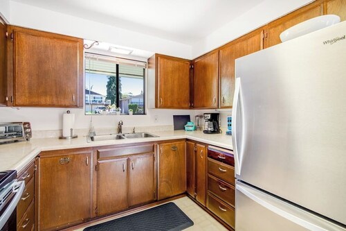 Relaxing Coastal Retreat with Garden and Water Views in Freeland