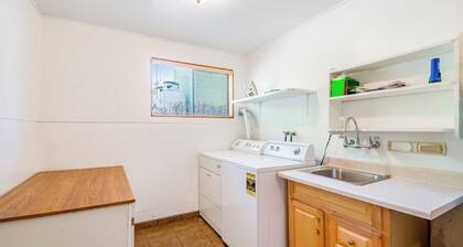 Relaxing Coastal Retreat with Garden and Water Views in Freeland
