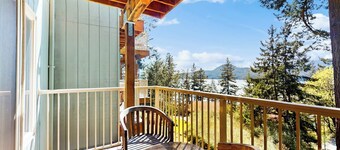 Ocean View Studio with Private Balcony Near Moran State Park