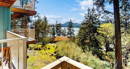 Ocean View Studio with Private Balcony Near Moran State Park