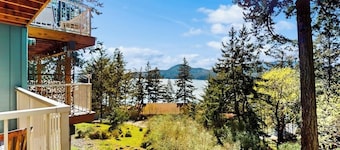 Ocean View Studio with Private Balcony Near Moran State Park