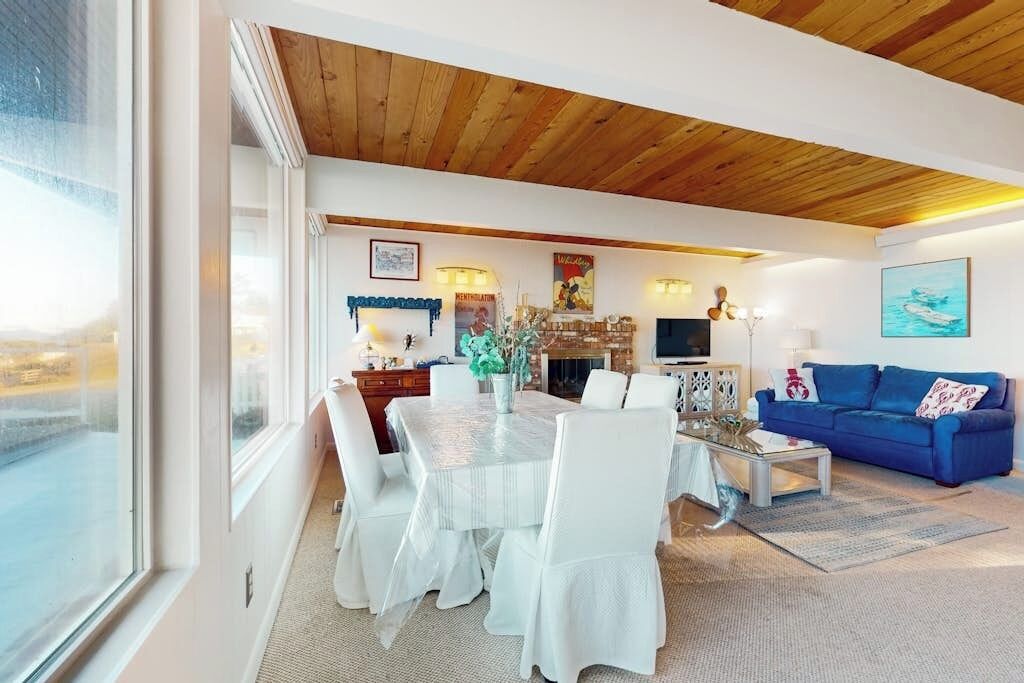 Stunning Waterfront Condo In Oak Harbor With Beach Views And Fire Pit - Port Townsend, WA