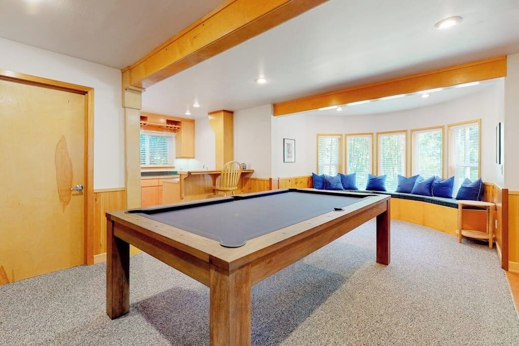 Pet Friendly Waterfront House In Oak Harbor With Sauna And Tennis Court - La Conner, WA