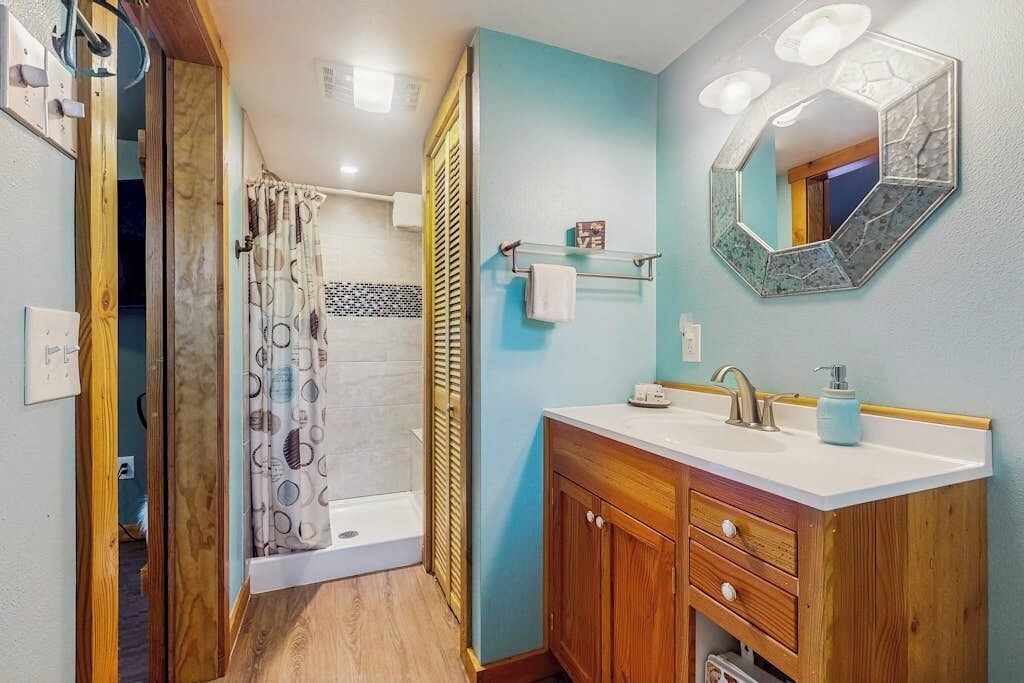 Shower, hair dryer, towels, shampoo