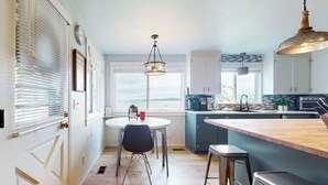 Coffee/tea maker, fridge, microwave, oven - Spacious Dog Friendly 5 Bedroom Beachfront Home with Fenced Yard (Freeland)