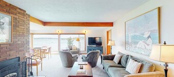 Stunning Waterfront Home on Fisherman Bay with Sunset Views and Ping Pong