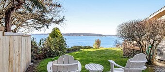 Waterfront Cottage with High-Speed WiFi, Ocean View, Private Deck, & Kitchenette