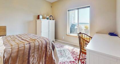 Family Friendly Beach House with Stunning Water Views and Deck