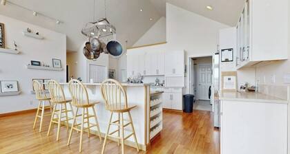 Family Friendly Beach House with Stunning Water Views and Deck