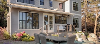 Stunning 4BR Waterfront Home in Eastsound with Private Sauna and Beach Access